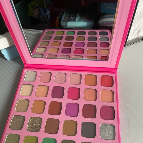 Morphe x Jeffree Star brand new palette! - Picture 2 of 3